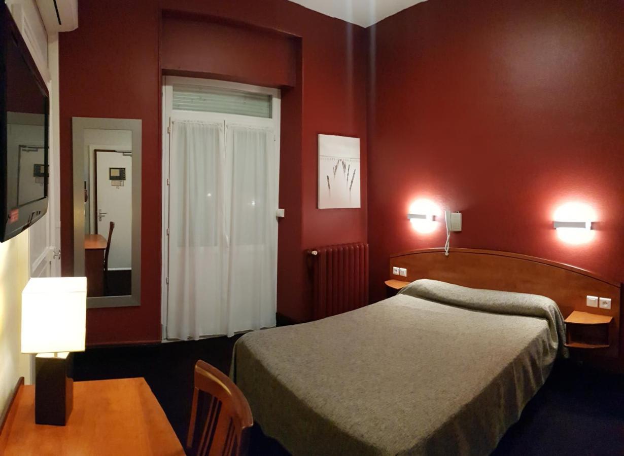 Hotel De La Paix Oloron-Sainte-Marie Kültér fotó