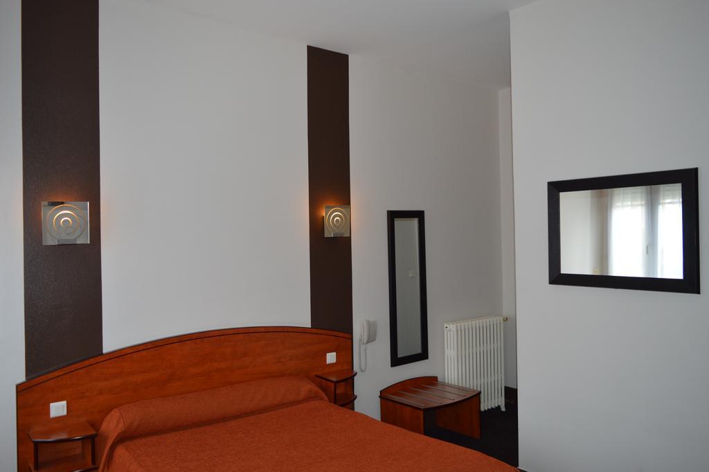 Hotel De La Paix Oloron-Sainte-Marie Kültér fotó